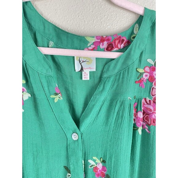 Fig & Flower Blouse Women's 2X Tunic Top Green Embroidered Floral Roll Sleeve - Picture 4 of 9